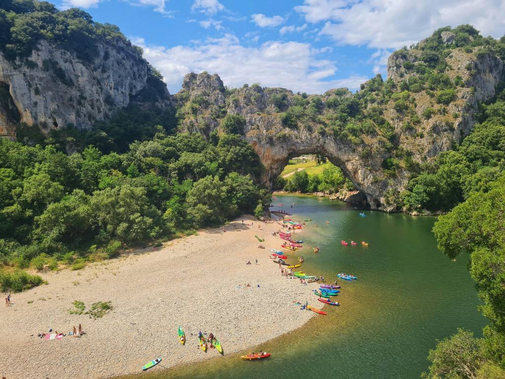Village vacances : la solution tout-en-un pour des vacances sans stress