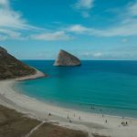 Voyager hors saison : pourquoi partir en décalé peut transformer vos vacances en véritable bon plan